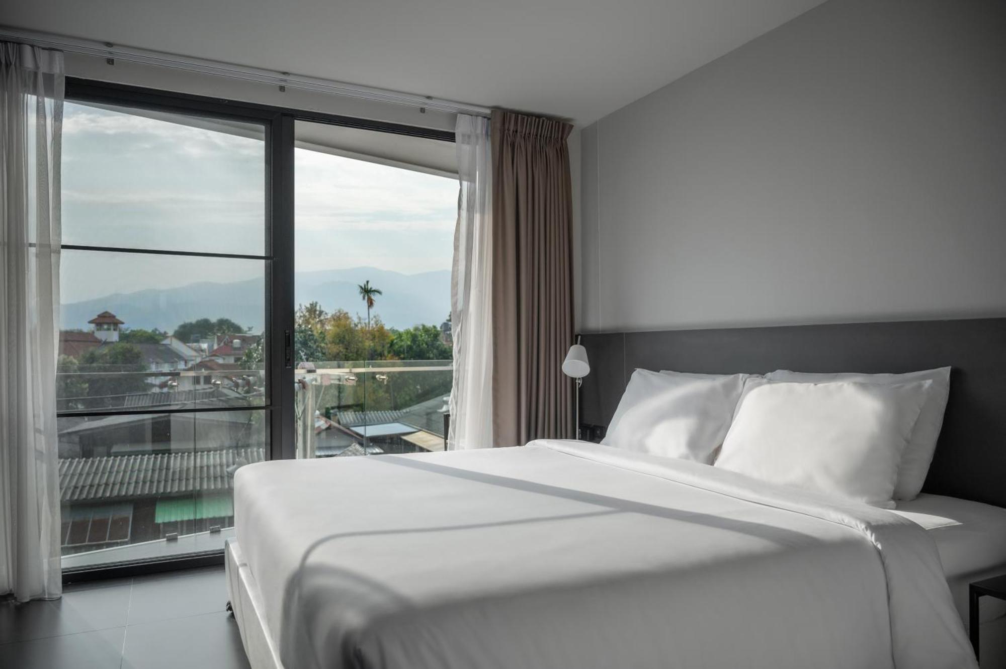 Por Thapae Gate Hotel Chiang Mai Exterior photo